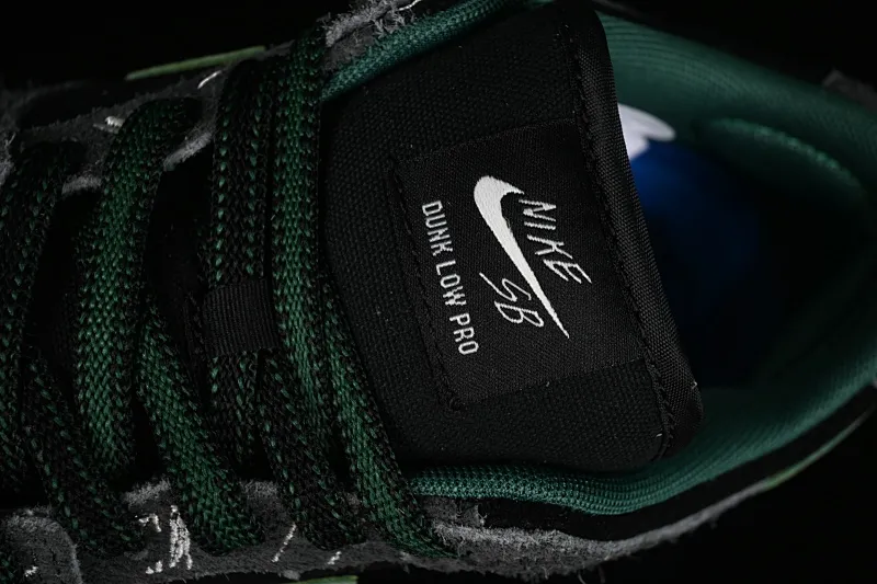 All Categories Nk SB Dunk Series Nk SB Dunk Low Low-top Sneakers C Version There Skateboards x Nk SB Dunk Low Graffiti Art Style Joint Model SB Low-top Casual Sneakers HF7743-001